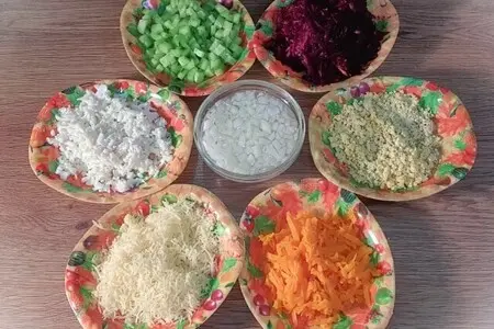 Салат со свеклой и сыром: шаг 4