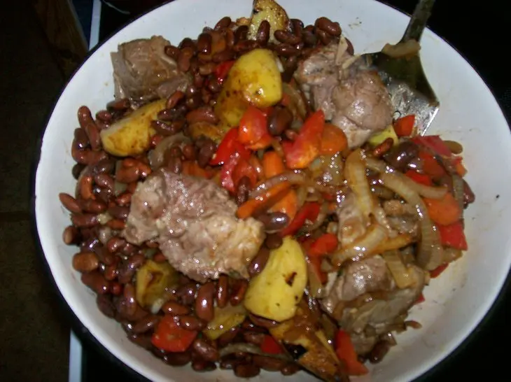Баранина с фасолью и овощами в горшочках: шаг 4