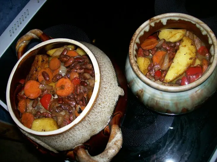 Баранина с фасолью и овощами в горшочках: шаг 5