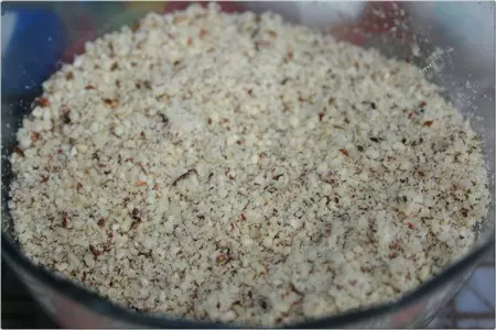 Ореховый пирог со сливами.: шаг 2