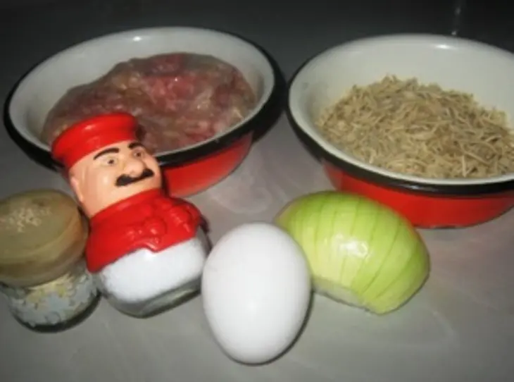Мясной хлебец с вермишелью быстрого приготовления: шаг 1