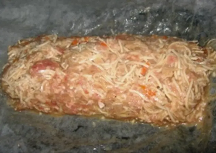 Мясной хлебец с вермишелью быстрого приготовления: шаг 2