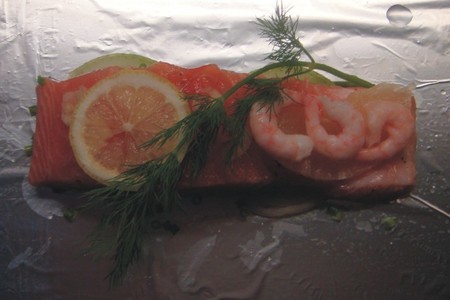 Запечённая в фольге лососина с креветками.: шаг 5