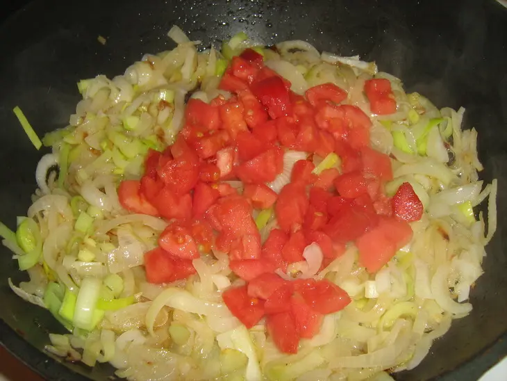 Луковый пирог со шпротами: шаг 5