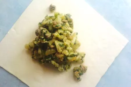 Слойка с начинкой, треуголки (слоённое тесто): шаг 2