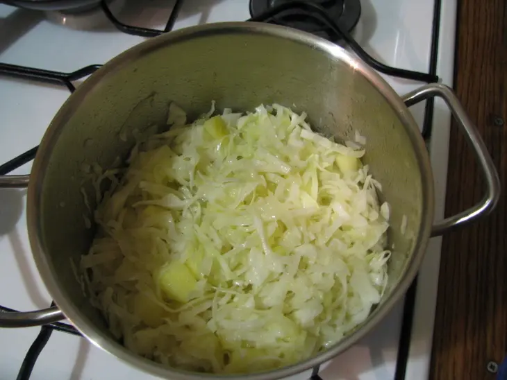 Свинина тушенная с овощами: шаг 3