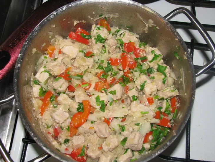 Свинина тушенная с овощами: шаг 5