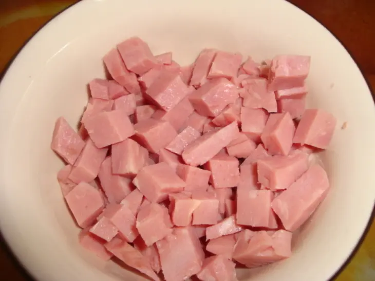Курица с ветчиной и овощами в горшочке: шаг 2