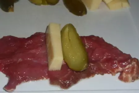 Мясные рулетики с начинкой: шаг 2