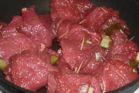 Мясные рулетики с начинкой: шаг 3