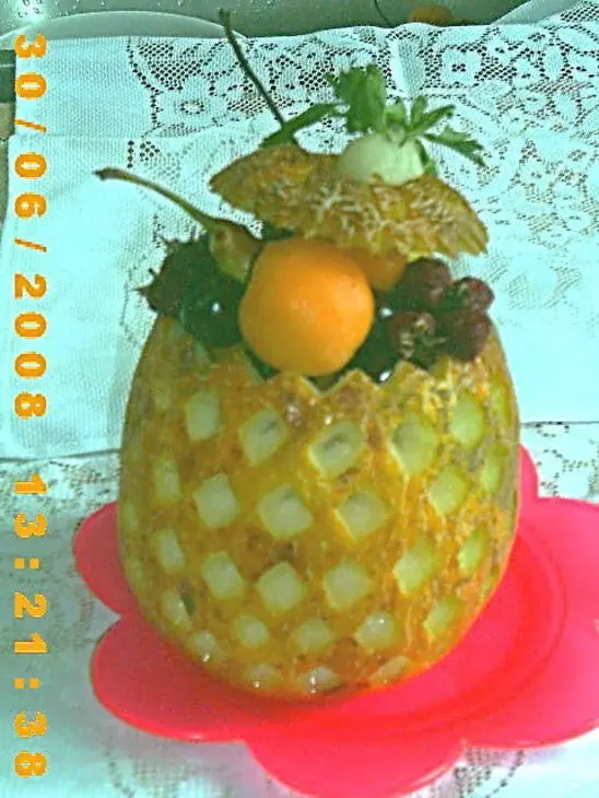 "корзиночка для фруктов" из дыни: шаг 3