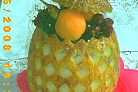 "корзиночка для фруктов" из дыни: шаг 3