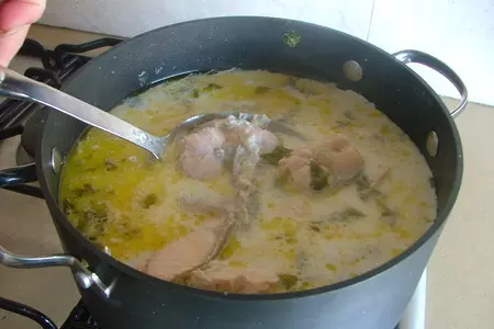 Суп "дары нептуна "с клецками в горшочке: шаг 2