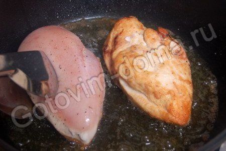 Куриная грудка с шампиньонами в сливочном соусе: шаг 1