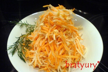 Салат из тёртой моркови с капустой кольраби: шаг 5