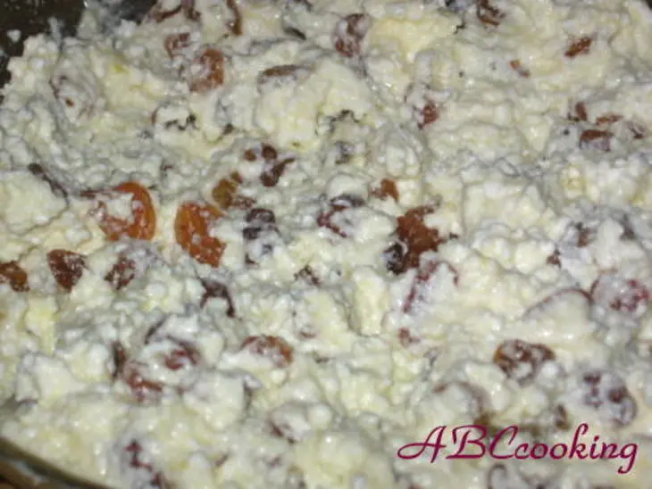 Слойки с творогом и изюмом: шаг 2