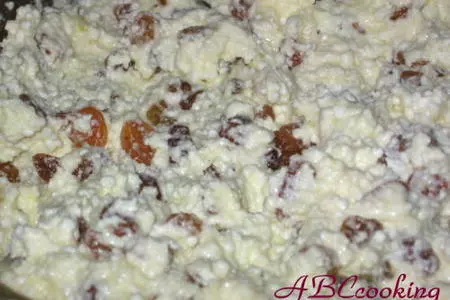 Слойки с творогом и изюмом: шаг 2