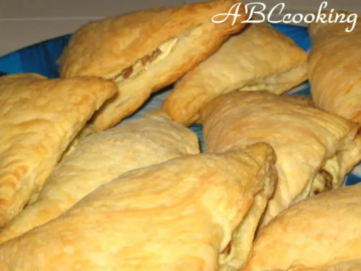 Слойки с творогом и изюмом: шаг 8