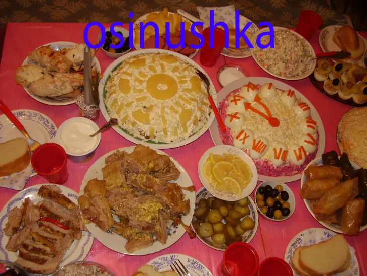 Салат-торт крабовый с ананасом: шаг 1
