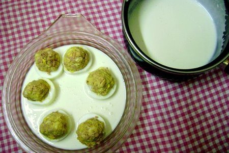 Яйца  фаршированные под соусом "баскез": шаг 2
