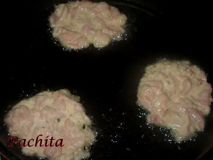 Мясные оладушки с ананасом: шаг 4