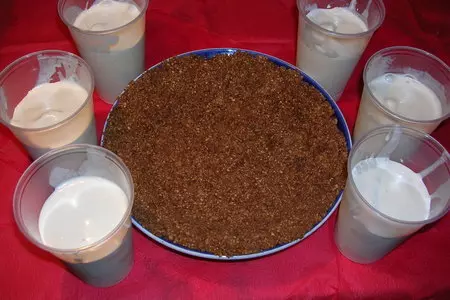 Шоколадный торт с кофейными куличиками из мороженного: шаг 3