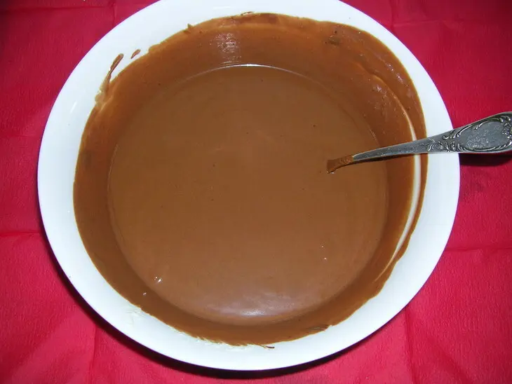 Шоколадный торт с кофейными куличиками из мороженного: шаг 6