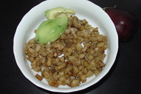 Баклажановый дип с авокадо и тунцом.: шаг 1