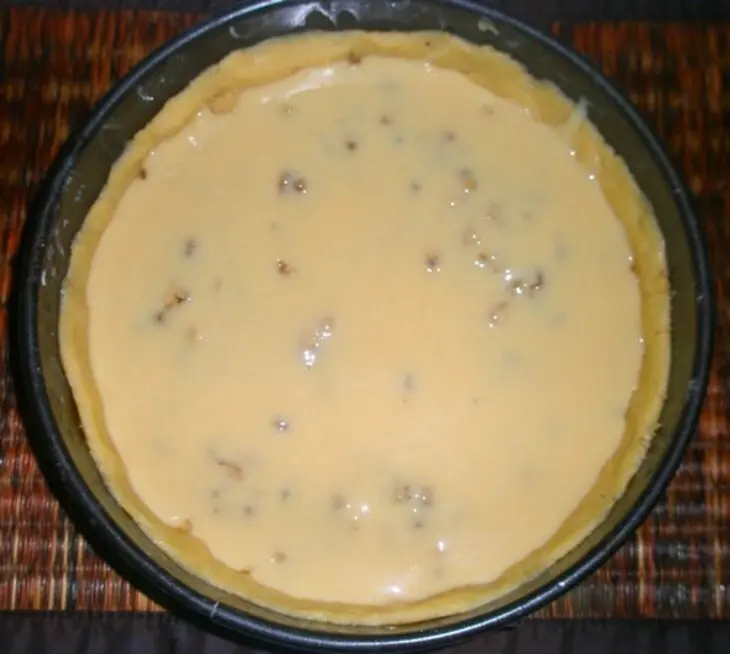 Пирог с грецкими орехами и сгушенным молоком: шаг 1