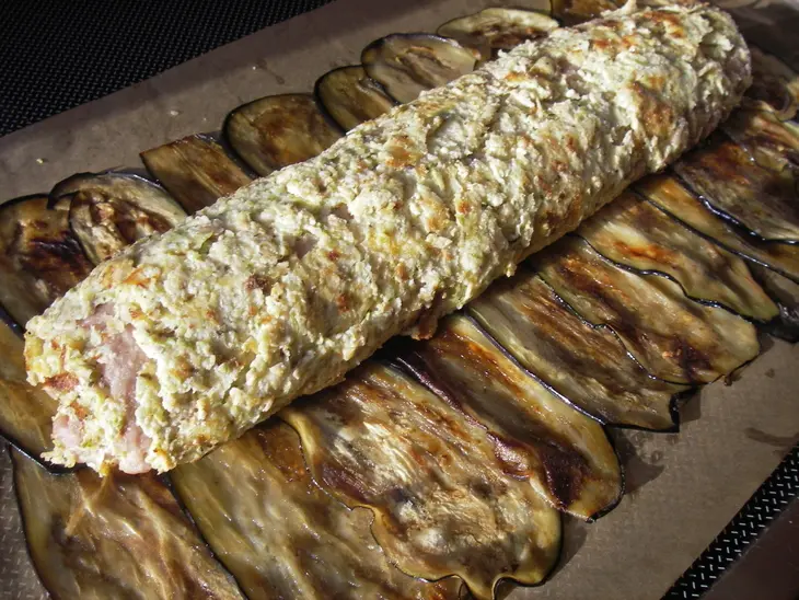 Кабачково-мясной рулет с баклажанами: шаг 6