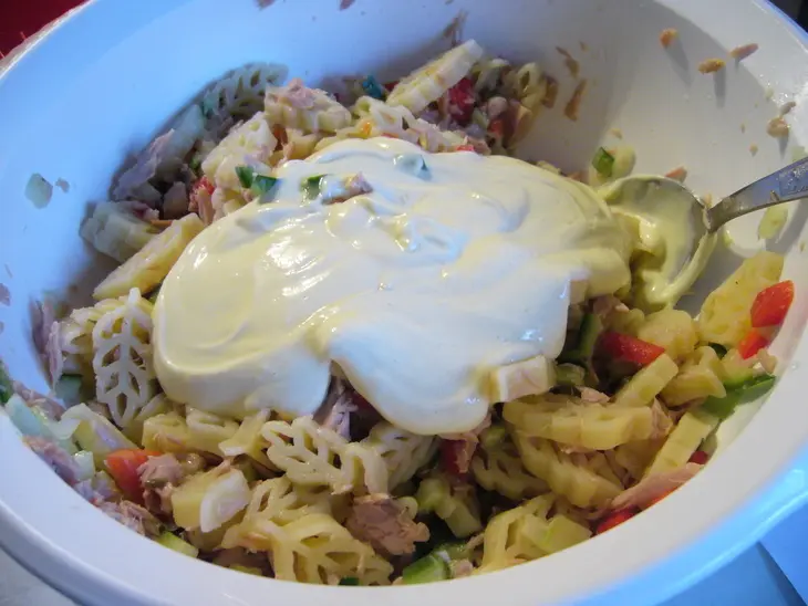Салат  (nudelsalat)из макарон с тунцом: шаг 3