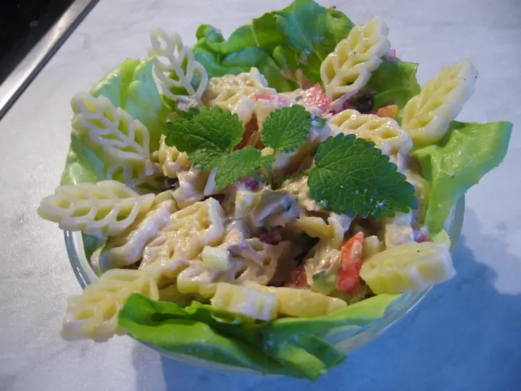 Салат  (nudelsalat)из макарон с тунцом: шаг 5