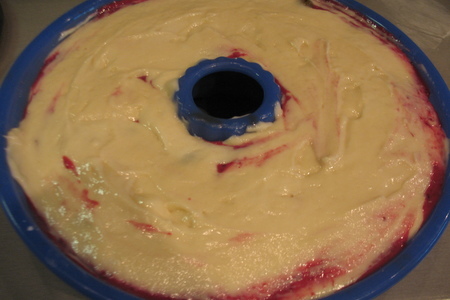 Бисквитный пирог с клюквой и творогом: шаг 6