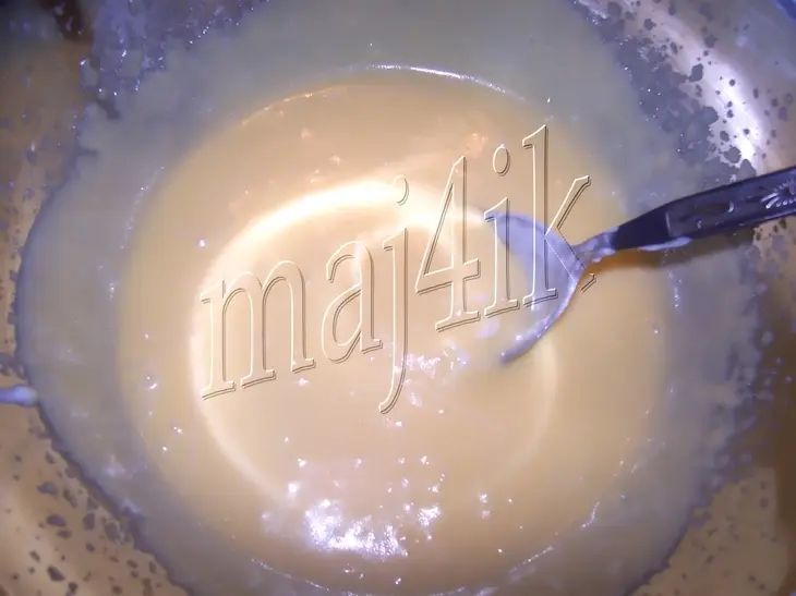 Сметанный пирог с клубникой и яблоками: шаг 1