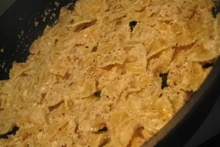 Тёплый салат с фарфалле, брынзой и авокадо.: шаг 3