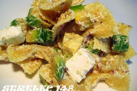 Тёплый салат с фарфалле, брынзой и авокадо.: шаг 4