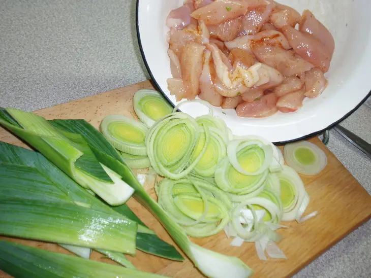 Салат из курицы с грушевым соусом: шаг 1
