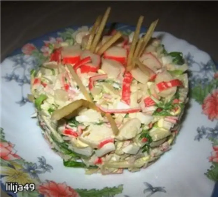 Яблочный салат с крабовыми палочками: шаг 1