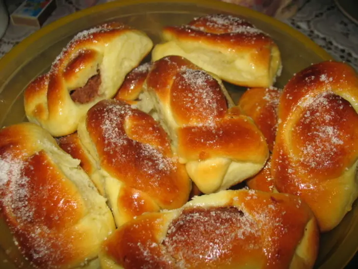 Сдобные булочки с начинкой: шаг 2