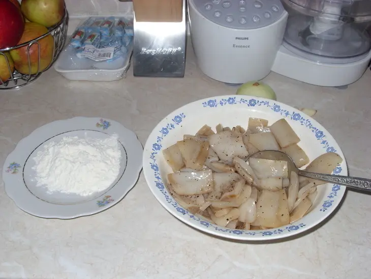 Кальмары в сметанном соусе с оранжевым рисом: шаг 2