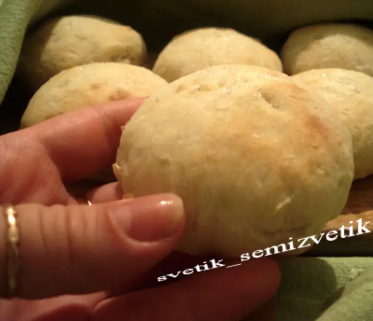 Луковые булочки по-быстрому (или, когда вечером понимаешь, что на утро хлеба не осталось): шаг 1