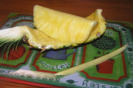 Лодочки из ананаса: шаг 2
