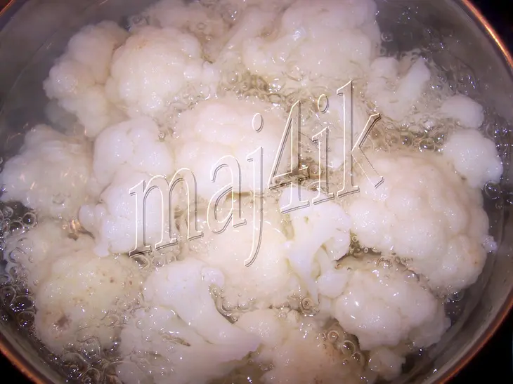 Запеканка из цветной капусты с куриной грудкой под соусом и сырной шапкой: шаг 1