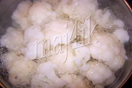 Запеканка из цветной капусты с куриной грудкой под соусом и сырной шапкой: шаг 1