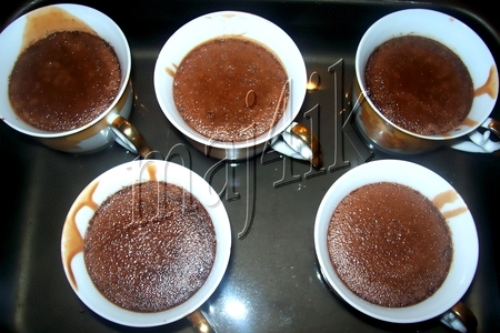 Шоколадный мусс-крем с ликёром и маскарпоне, запечённый в чашечках: шаг 6