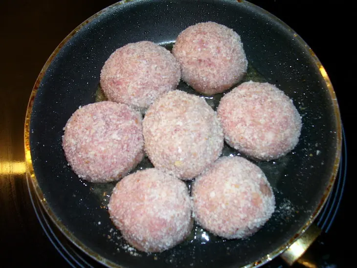 Гречаники мясные    в творожно-чесночном соусе: шаг 4