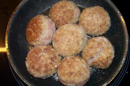 Гречаники мясные    в творожно-чесночном соусе: шаг 5