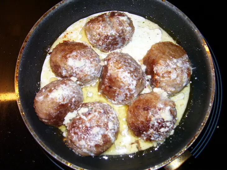 Гречаники мясные    в творожно-чесночном соусе: шаг 6