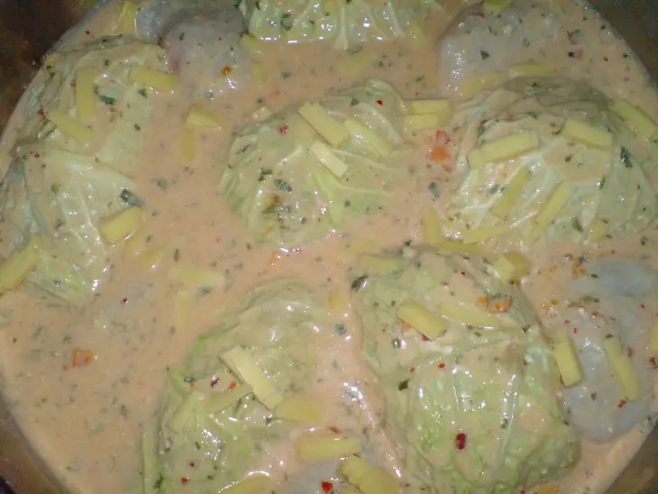 Голубцы из куриного мяса в савойской капусте: шаг 7