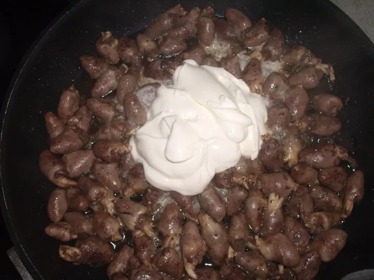 Куриные сердечки с ананасами: шаг 2